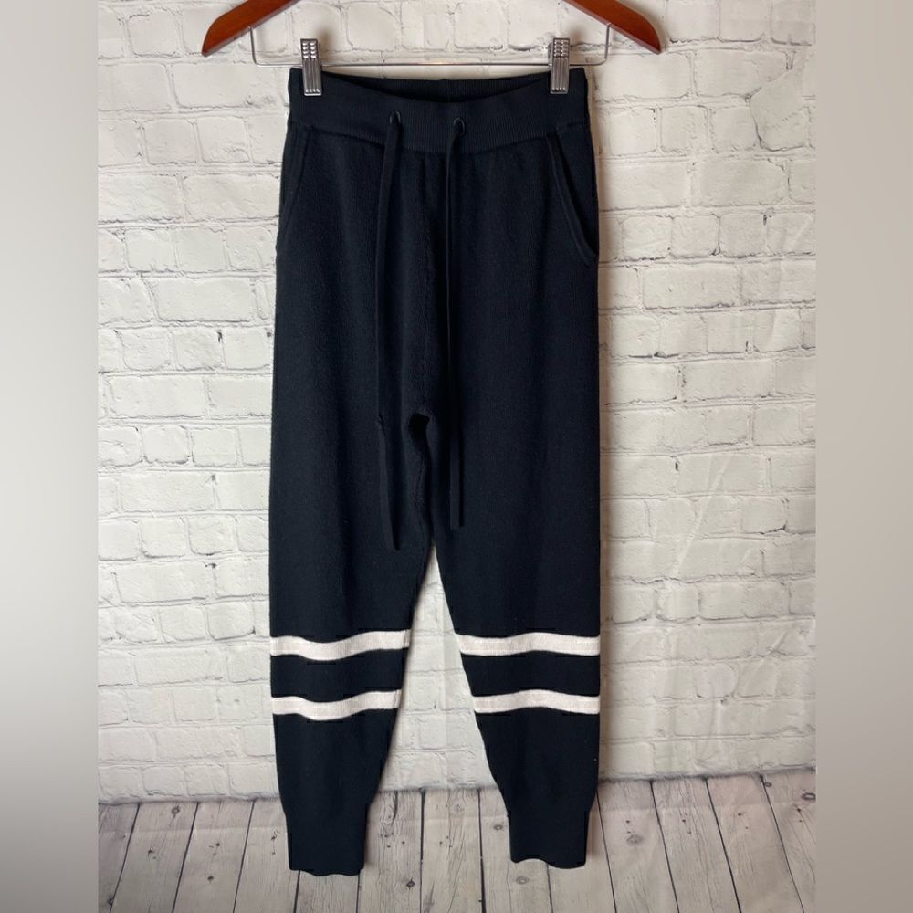 Luxe by Priv Black/White Joggers Small